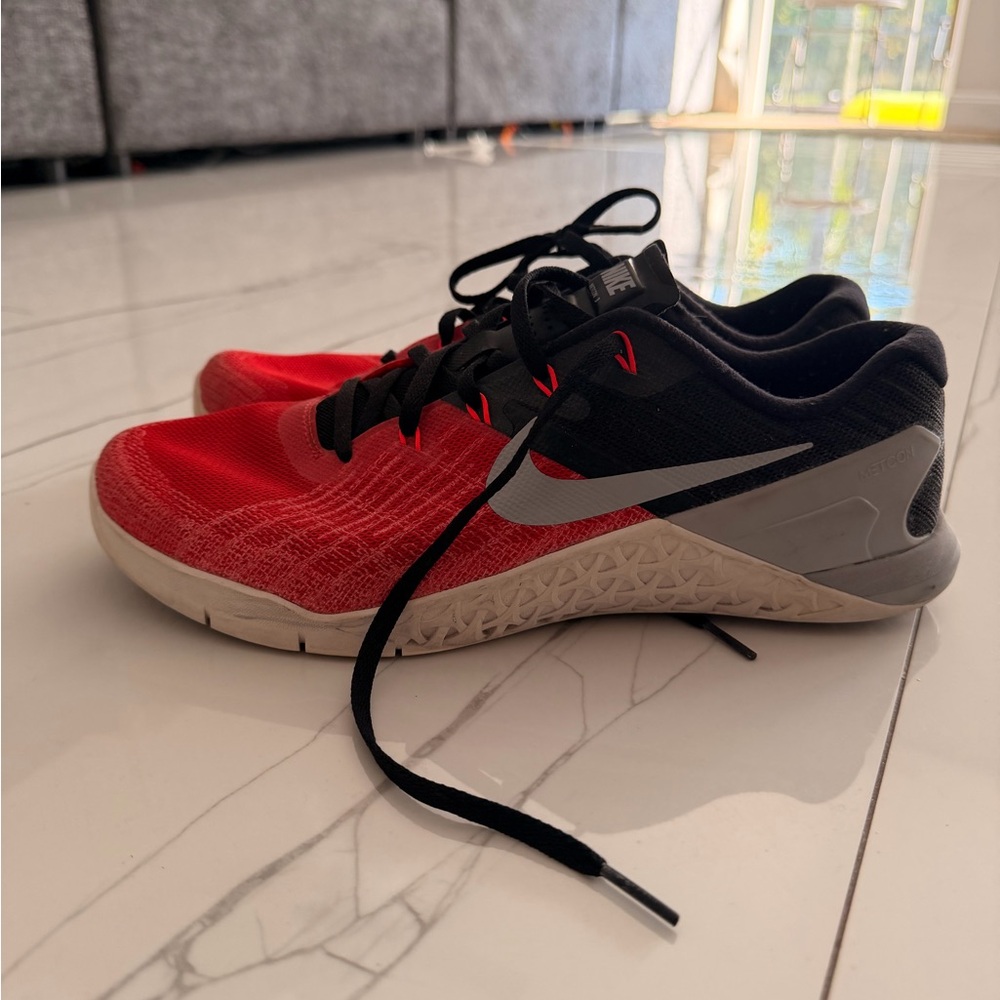 Nike Men’s Red and Black Metcon 3 Shoes
